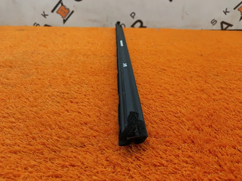 Уплотнитель стекла двери