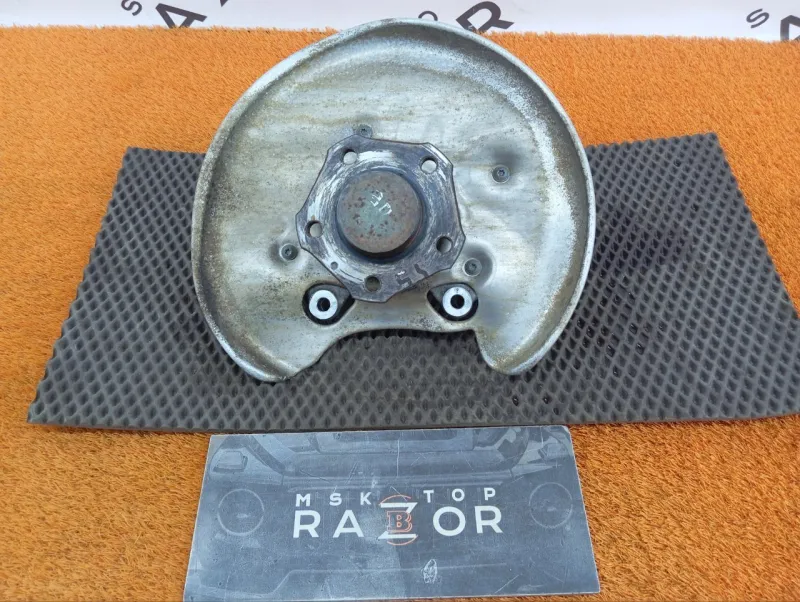 Кулак поворотный