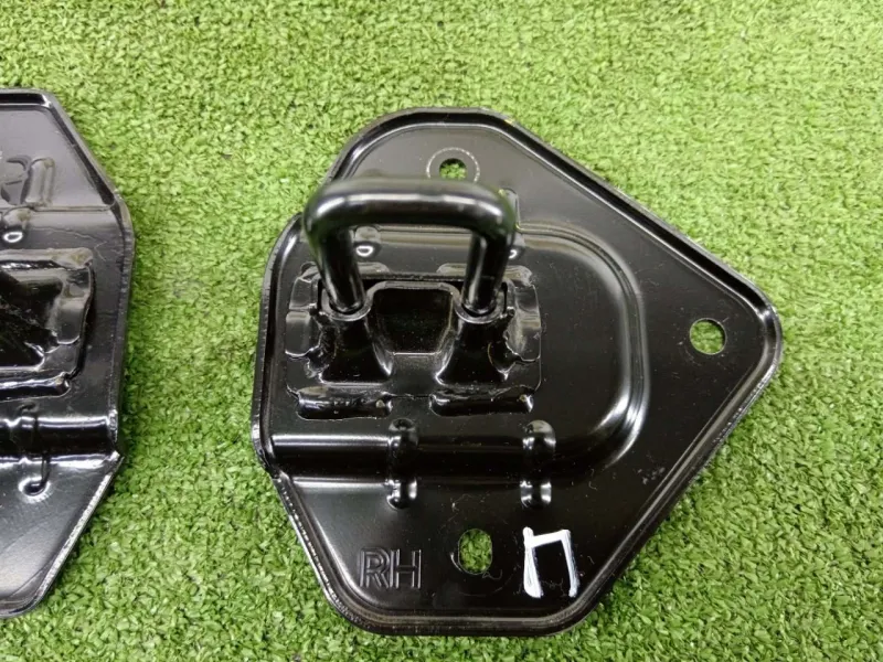 Замок спинки сиденья