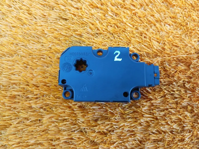 Моторчик заслонки печки