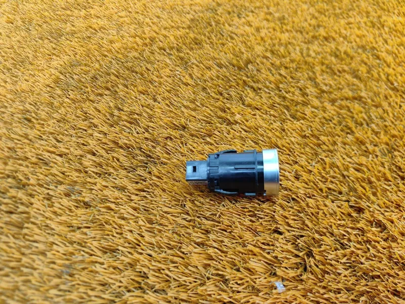 Кнопка запуска двигателя