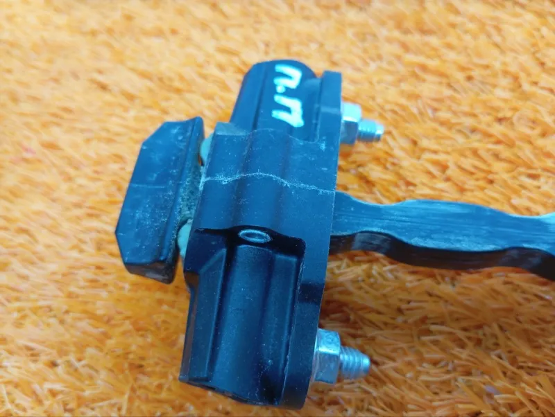 Ограничитель двери