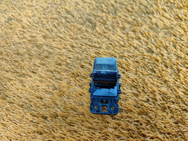 Кнопка складывания сиденья