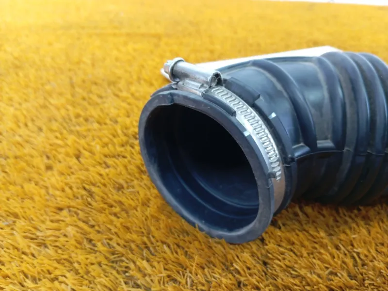 Патрубок воздушного фильтра