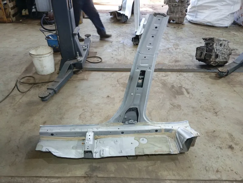 Порог с центральной стойкой