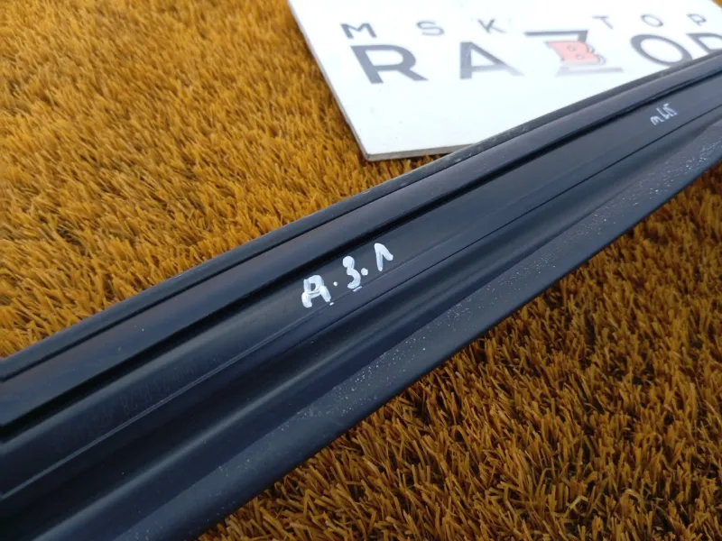 Уплотнитель стекла двери