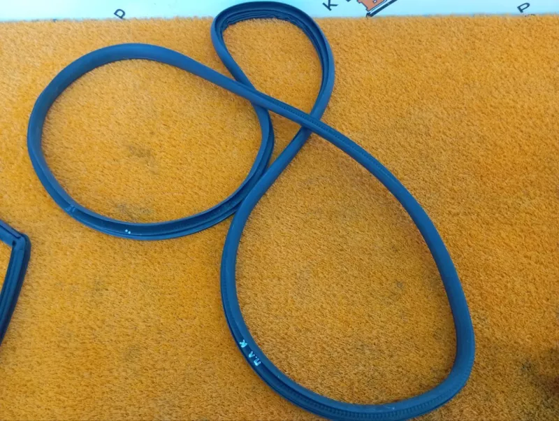 Уплотнитель проема двери