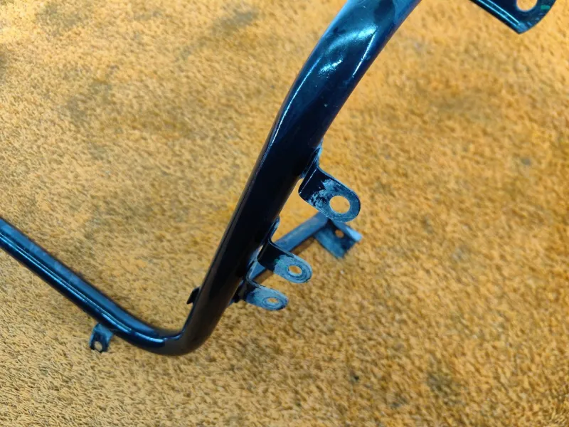 Крепление топливного бака