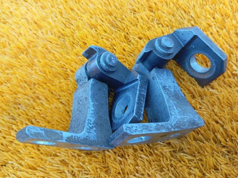 Петля двери