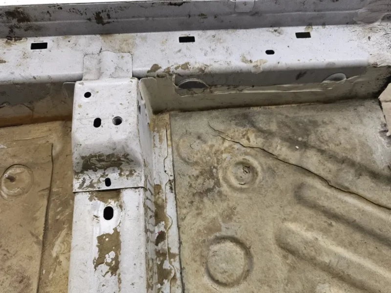 Порог с центральной стойкой