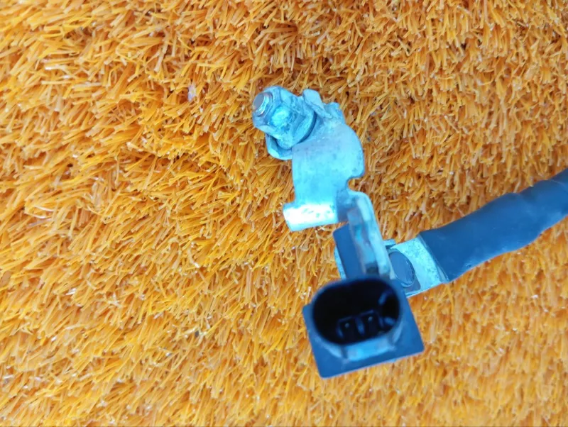 Клемма аккумулятора