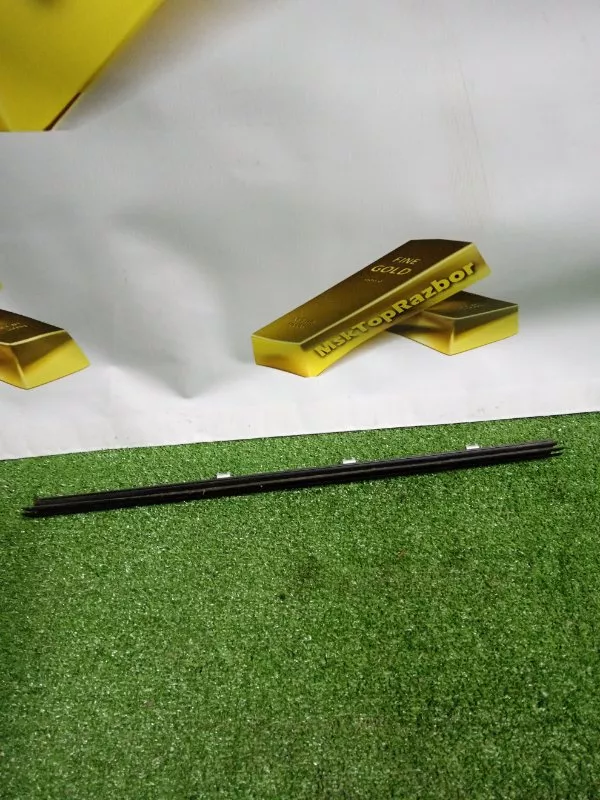 Направляющая стекла двери