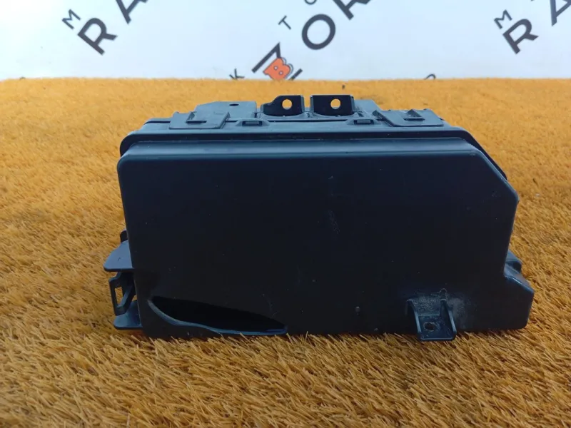 Блок предохранителей под капот