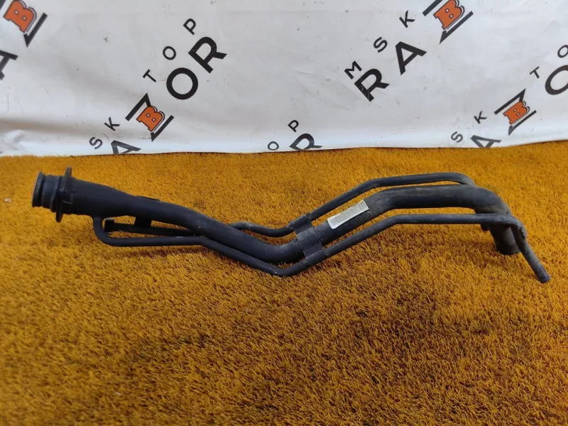 Горловина топливного бака