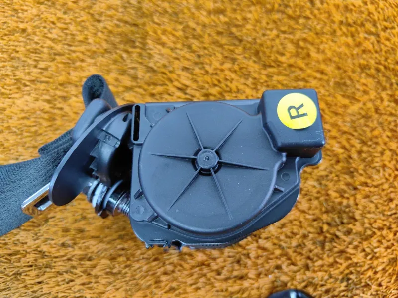 Ремень безопасности