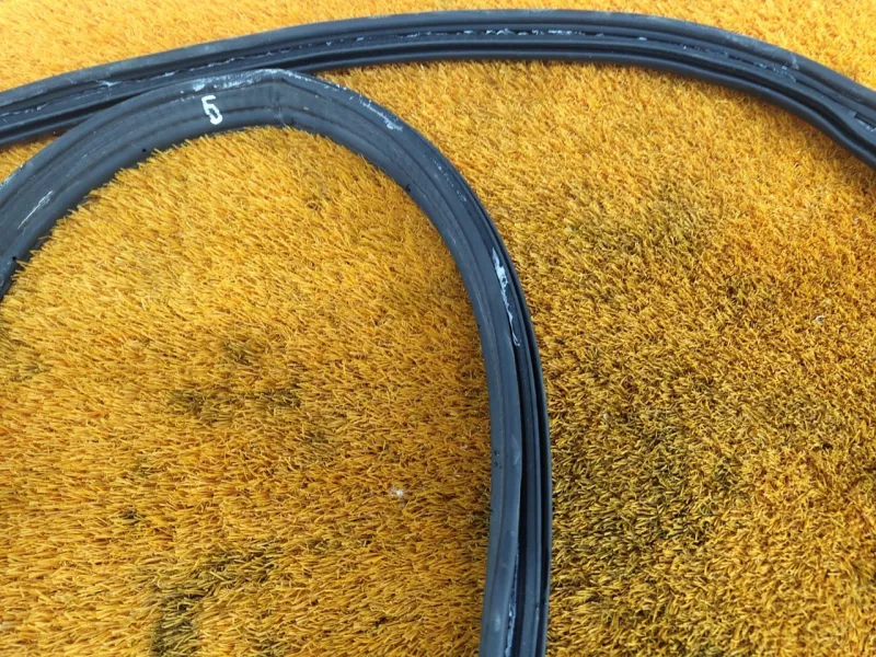 Уплотнитель багажника