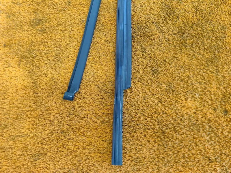 Уплотнитель стекла двери