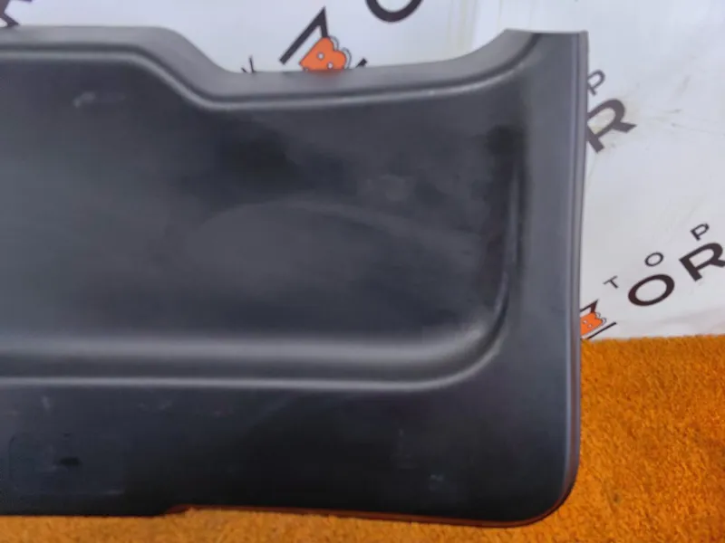 Обшивка крышки багажника