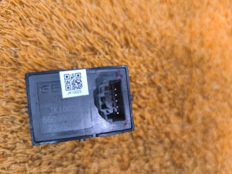 Кнопка стеклоподъемника