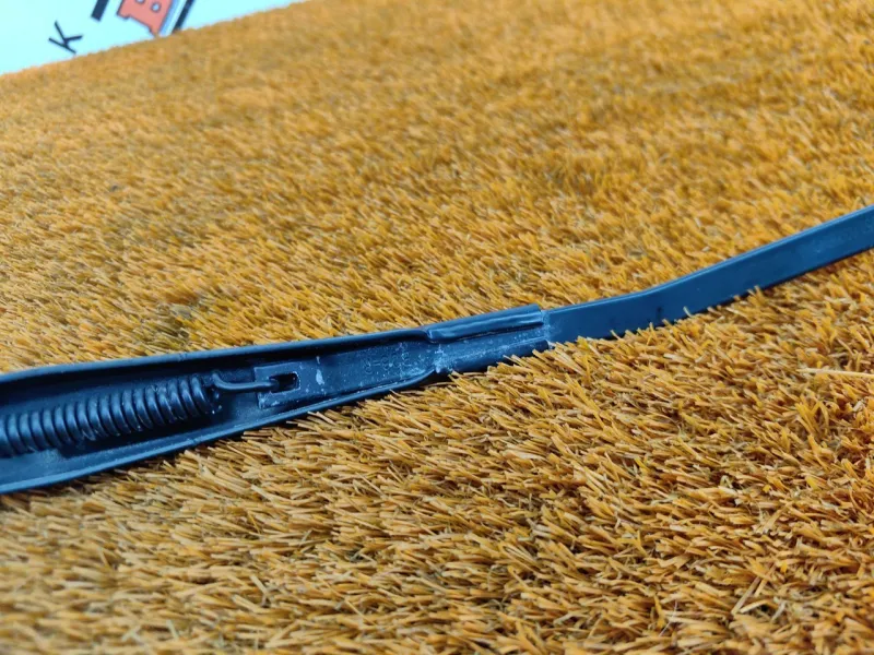 поводок стеклоочистителя