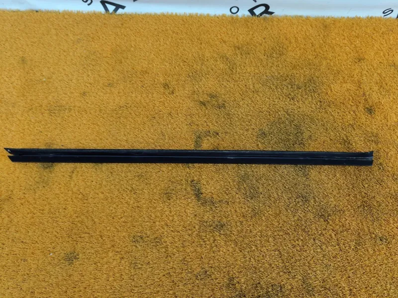 Уплотнитель стекла двери