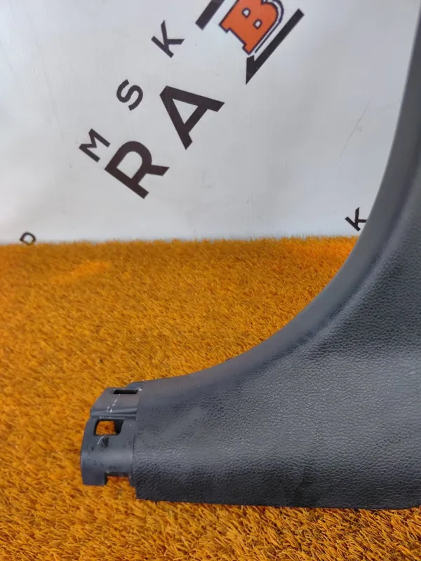 Обшивка центральной стойки