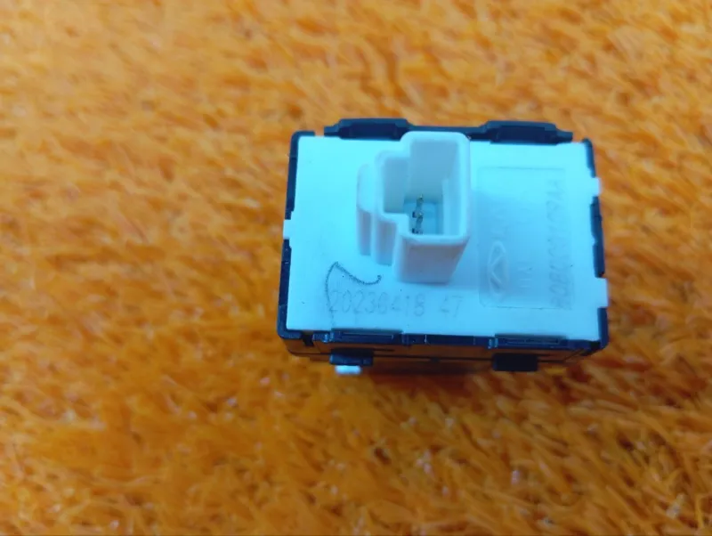 Кнопка стеклоподъемника