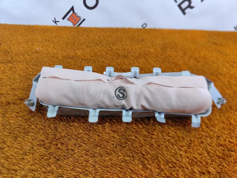 Подушка безопасности пассажира