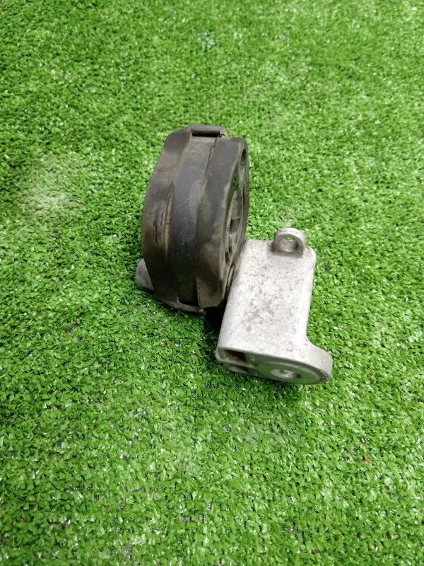 Крепление глушителя Audi A5 2019 4M0253147C 2 CYR, заднее правое