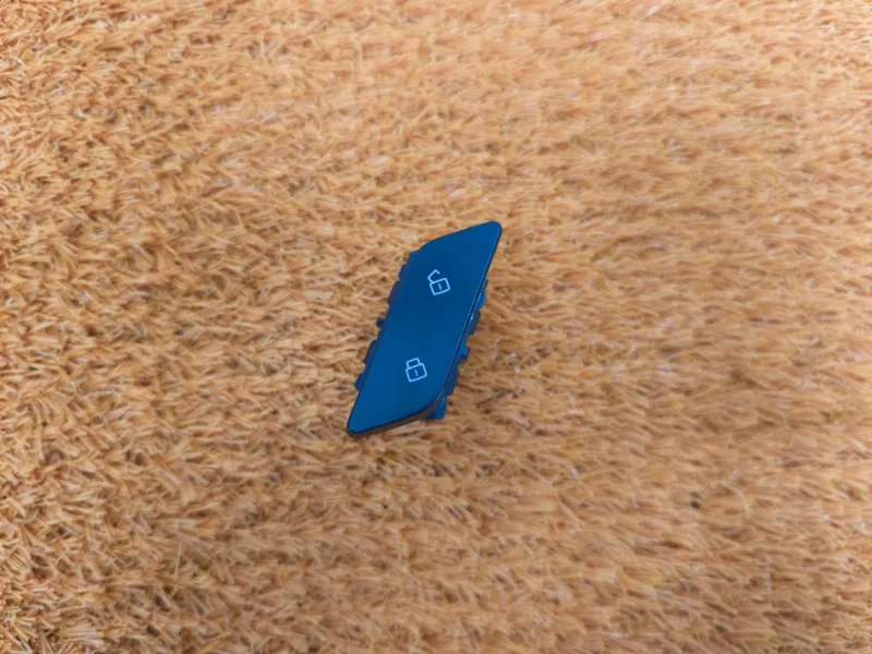 Кнопка центрального замка