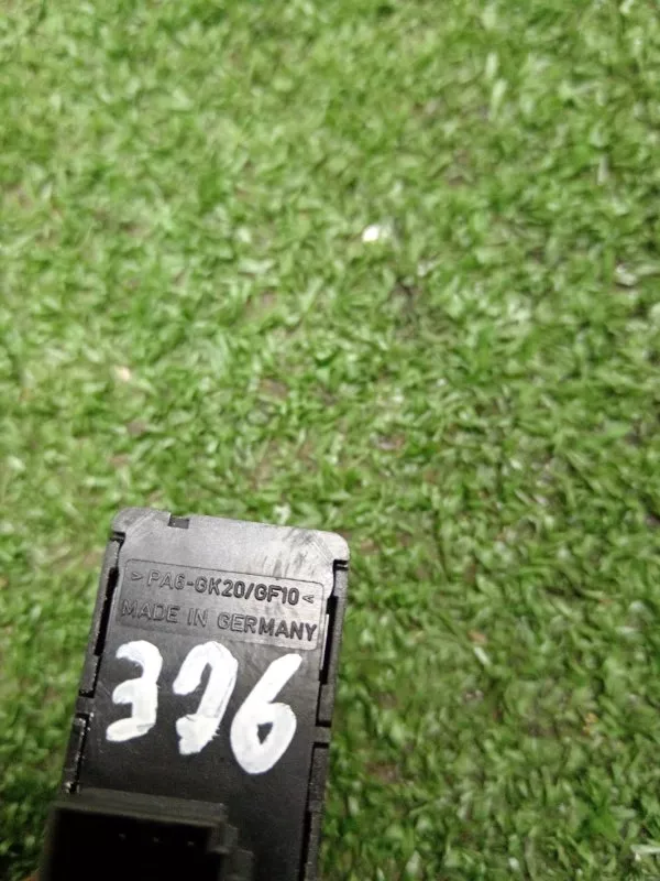 Кнопка стеклоподъемника