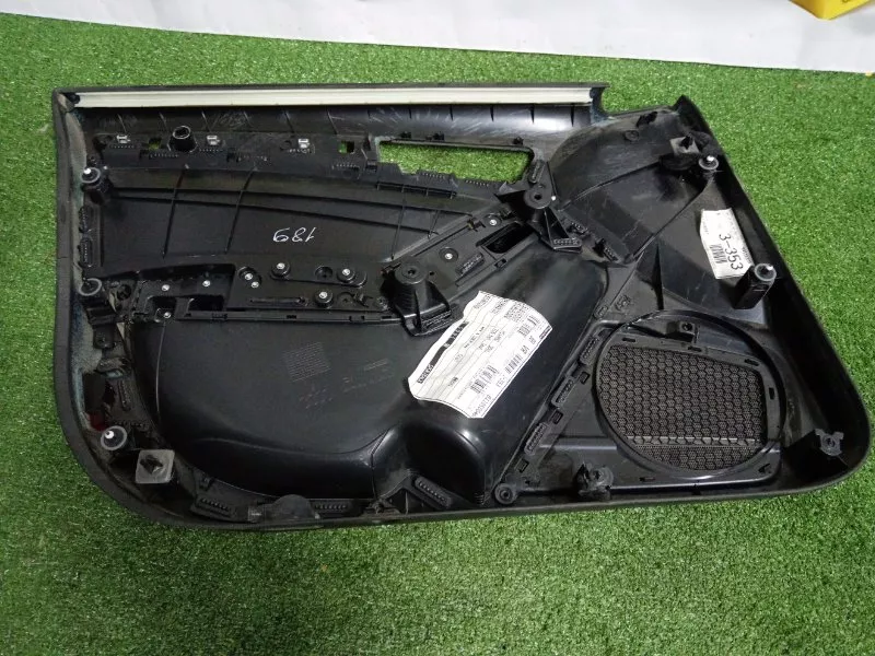 Обшивка двери Audi A4 2009 8K0867104AFWFA B8, передняя правая