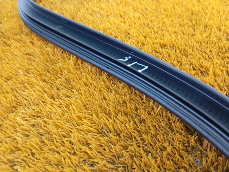 Уплотнитель проема двери