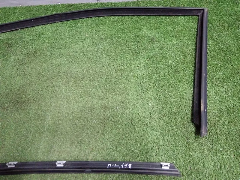 Уплотнитель стекла двери