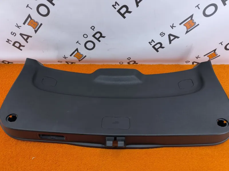 Обшивка двери багажника