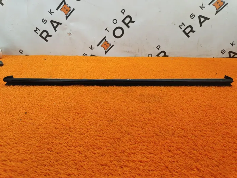 Уплотнитель стекла двери