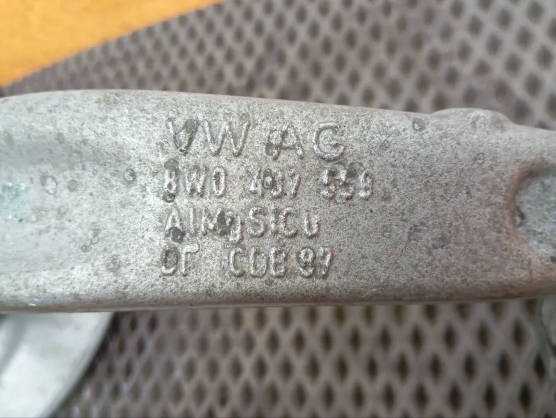 Кулак поворотный