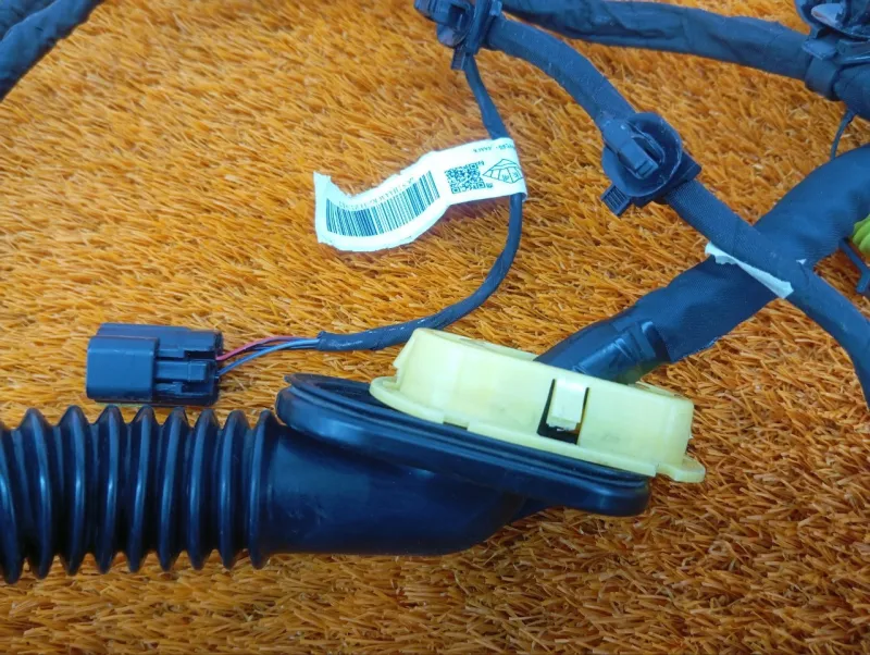 Электропроводка крышки багажника