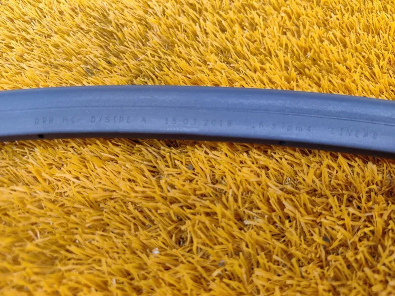 Уплотнитель двери