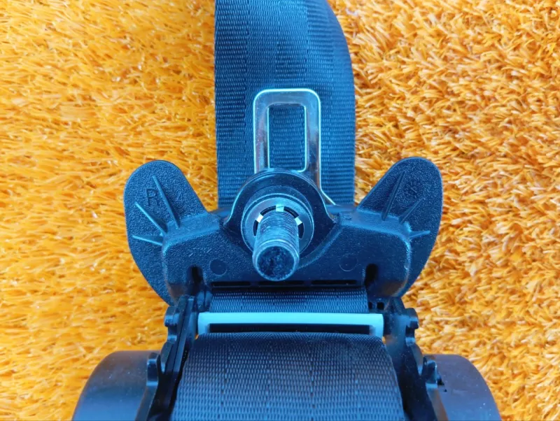 Ремень безопасности