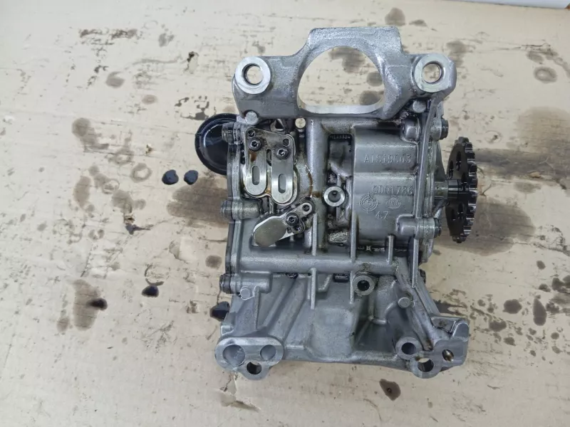 Масляный насос BMW 5-Series 2019 11418513756 G30 B47D20A