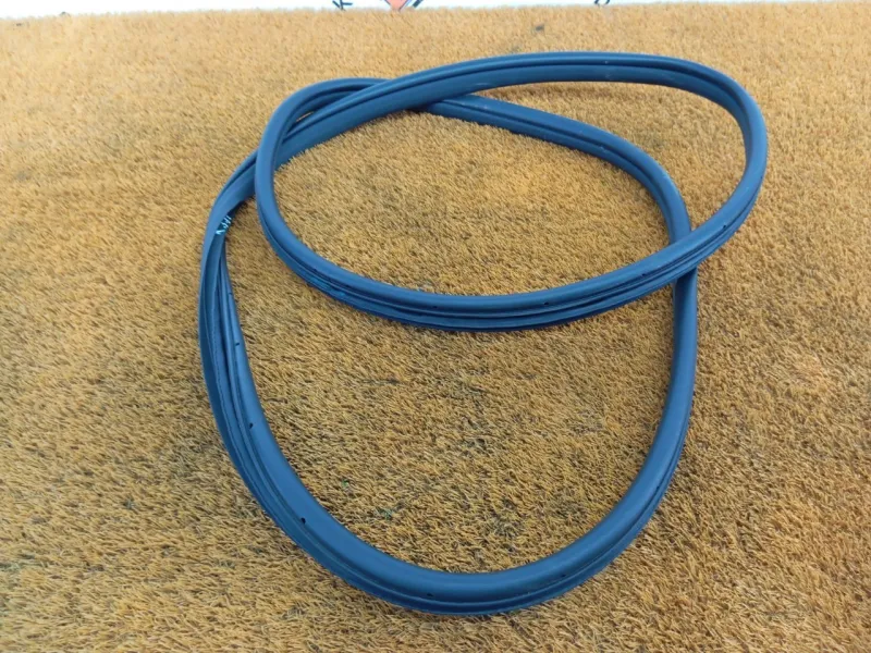 Уплотнитель проема двери