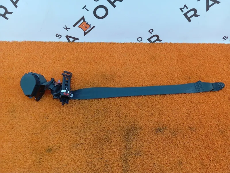 Ремень безопасности