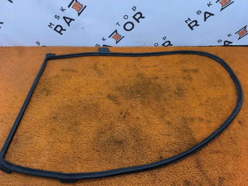 Уплотнитель двери