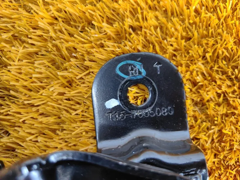 Крепление сиденья