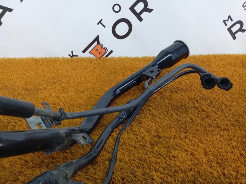 Горловина топливного бака