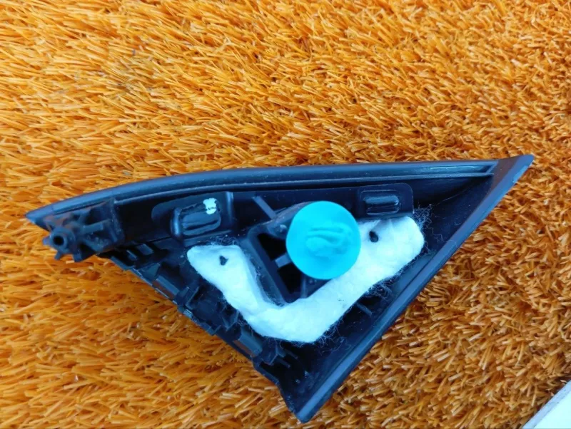 Уголок двери