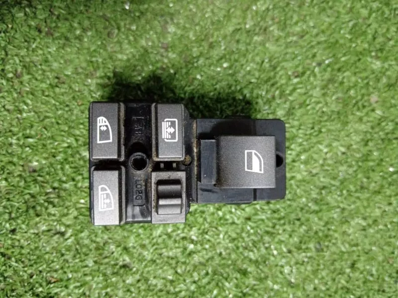 Кнопка стеклоподъемника