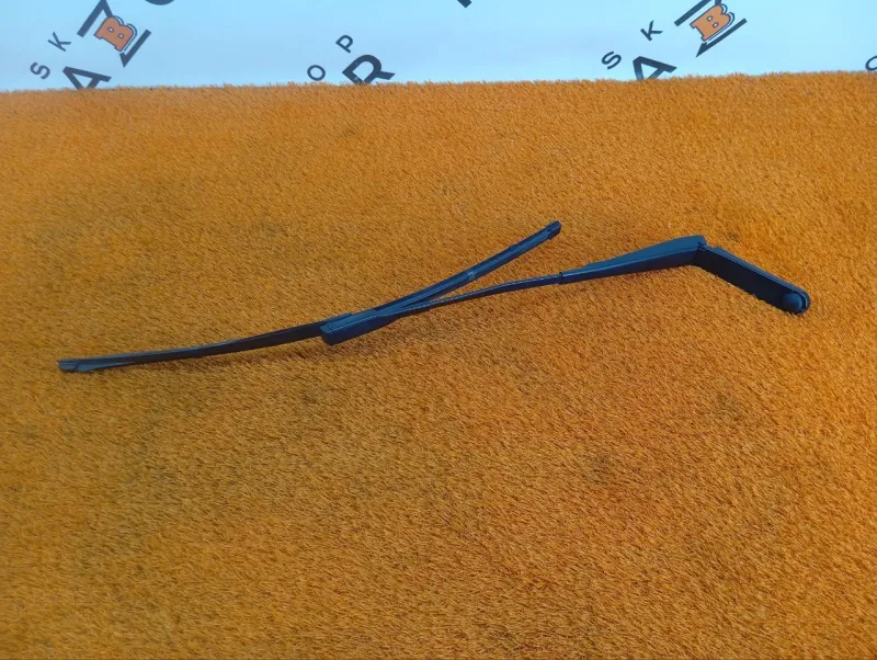 поводок стеклоочистителя