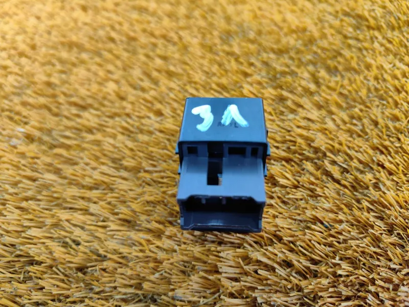 Кнопка стеклоподъемника